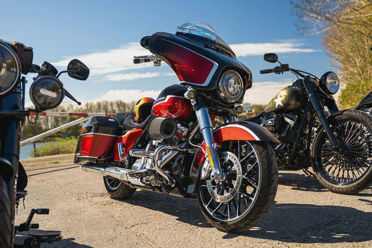 Vermietung Harley Davidson CVO mit Streetglide und Batwing in Schleswig-Holstein
