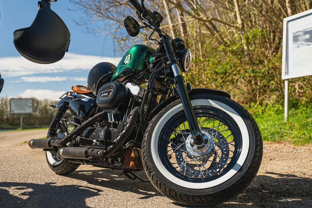 Motorradverleih Harley Davidson grüne Sportster mit Weißwandreifen